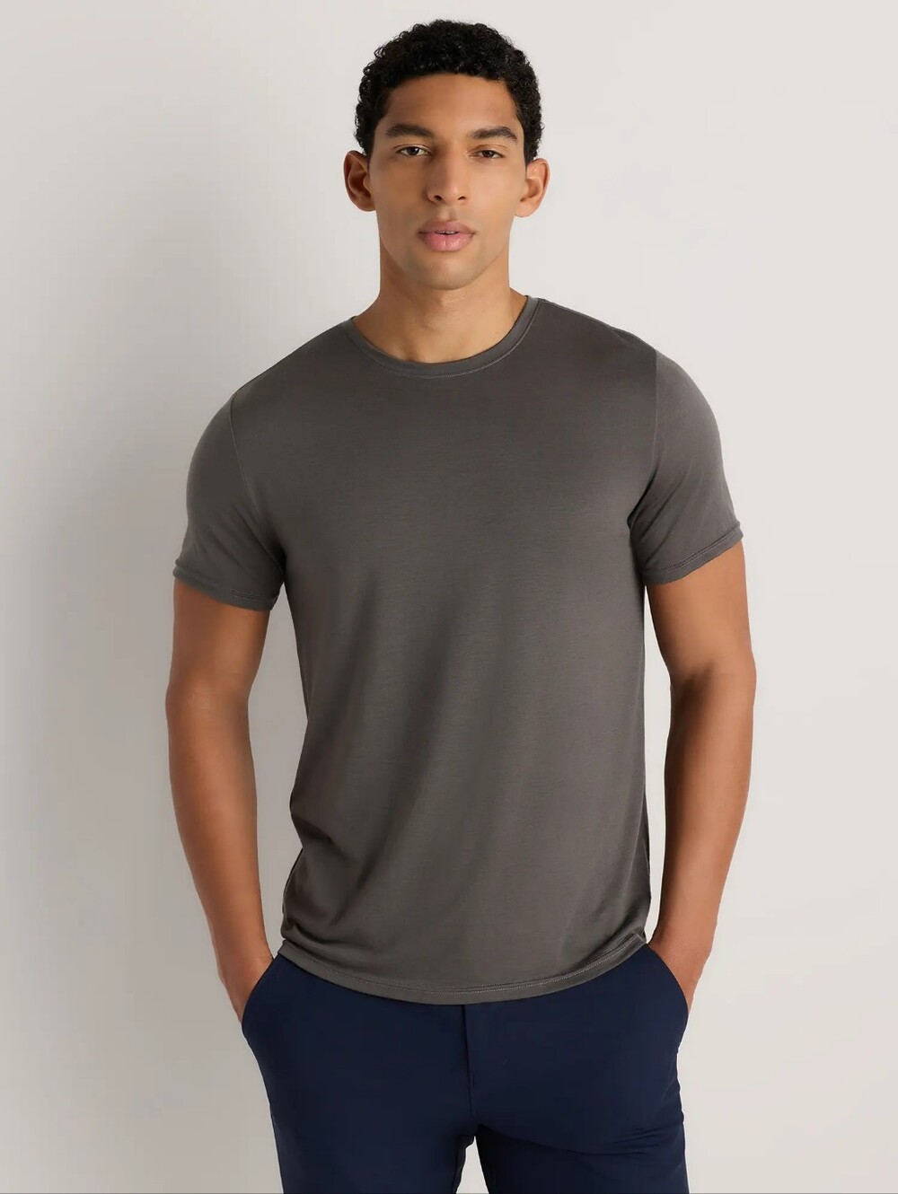 Quince Men's Short Sleeve Crewneck T-Shirt in Charcoal Gray